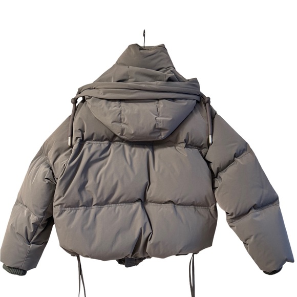 Ami Alexandre Mattiussi Down Jacket
Mineral Gray
Size M/L
$1600 RETAIL PRICE - Picture 7 of 8